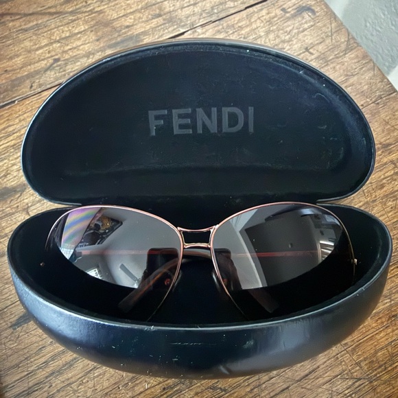 Stylish Brown Sunglasses - Picture 2 of 3